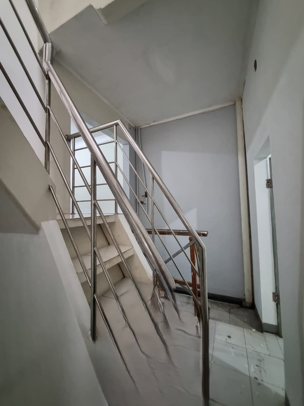 Sewa Cepat Rumah bisa untuk kantor, 5 KT + 2 KM di Tomang Jakarta Barat (NC) - Foto 8