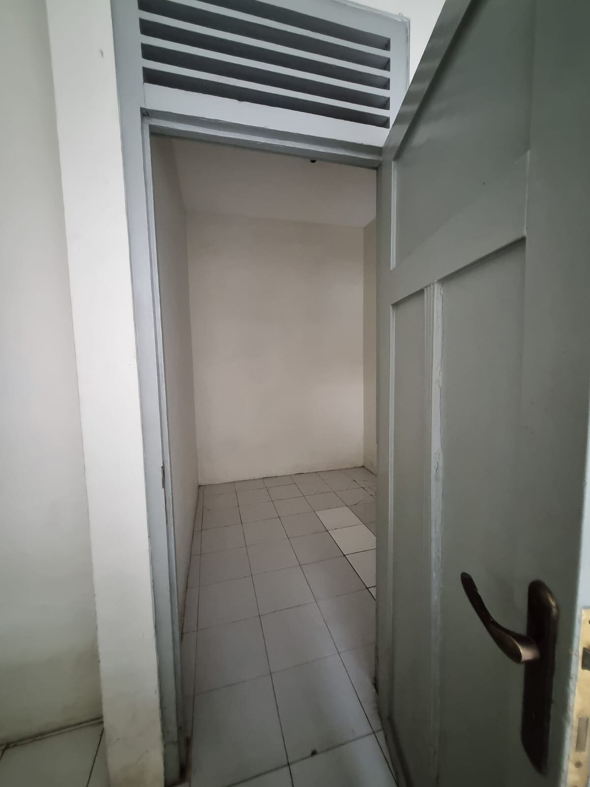 Sewa Cepat Rumah bisa untuk kantor, 5 KT + 2 KM di Tomang Jakarta Barat (NC) - Foto 13