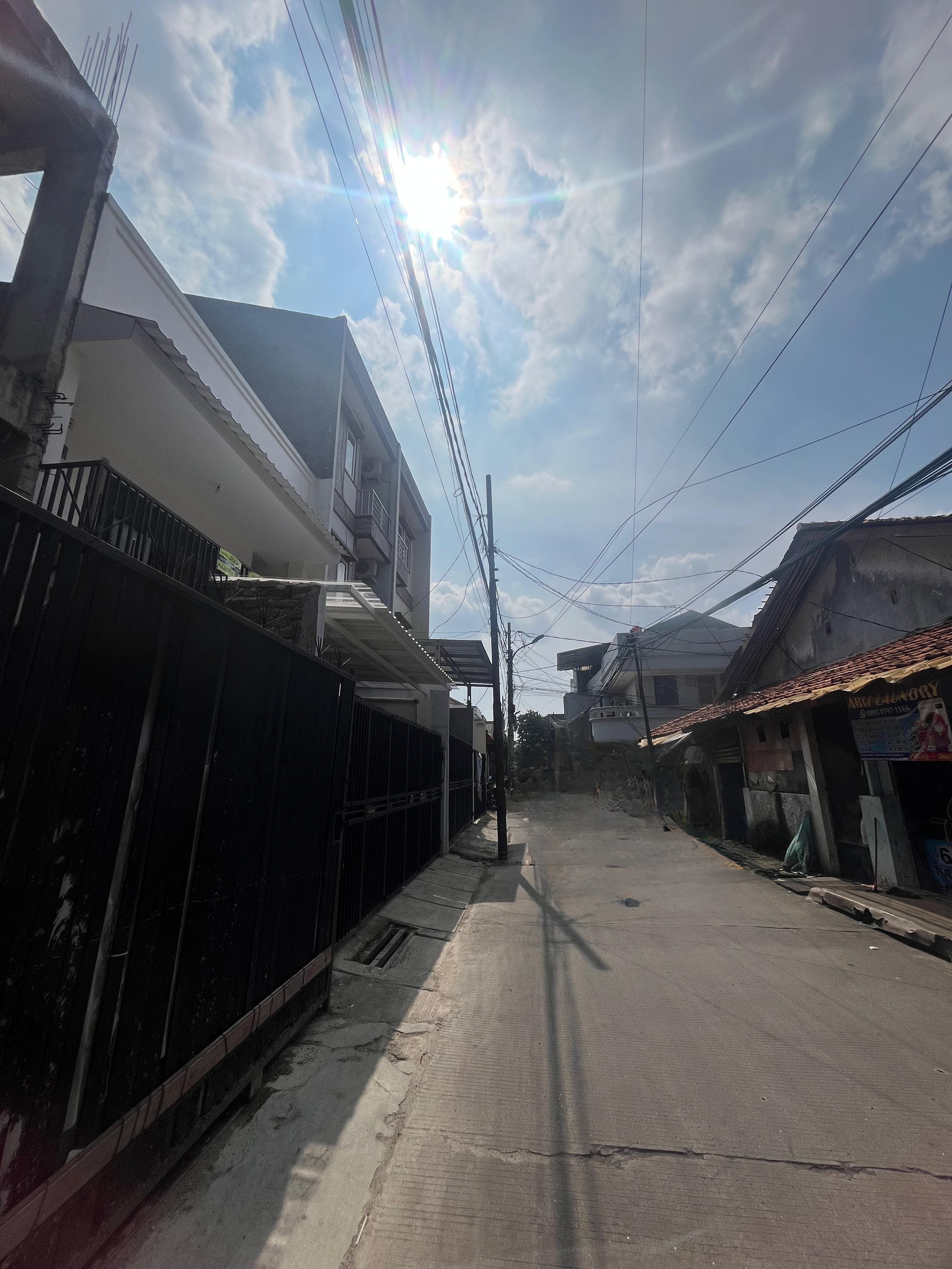 Jual Cepat Rumah Baru Siap Huni di Samping Jalan Besar Tomang Grogol Petamburan Jakarta Barat (DI) - Foto 2