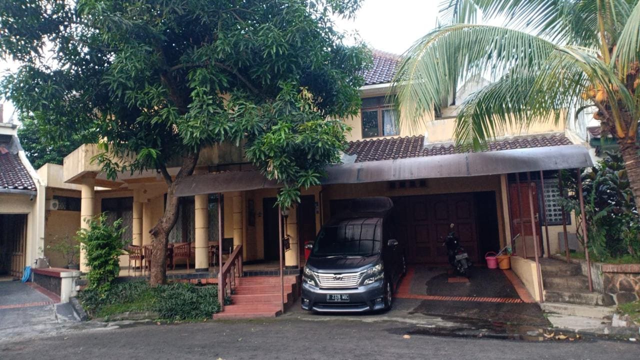 Dijual rumah lama daerah cikini bintaro jaya tangerang selatan