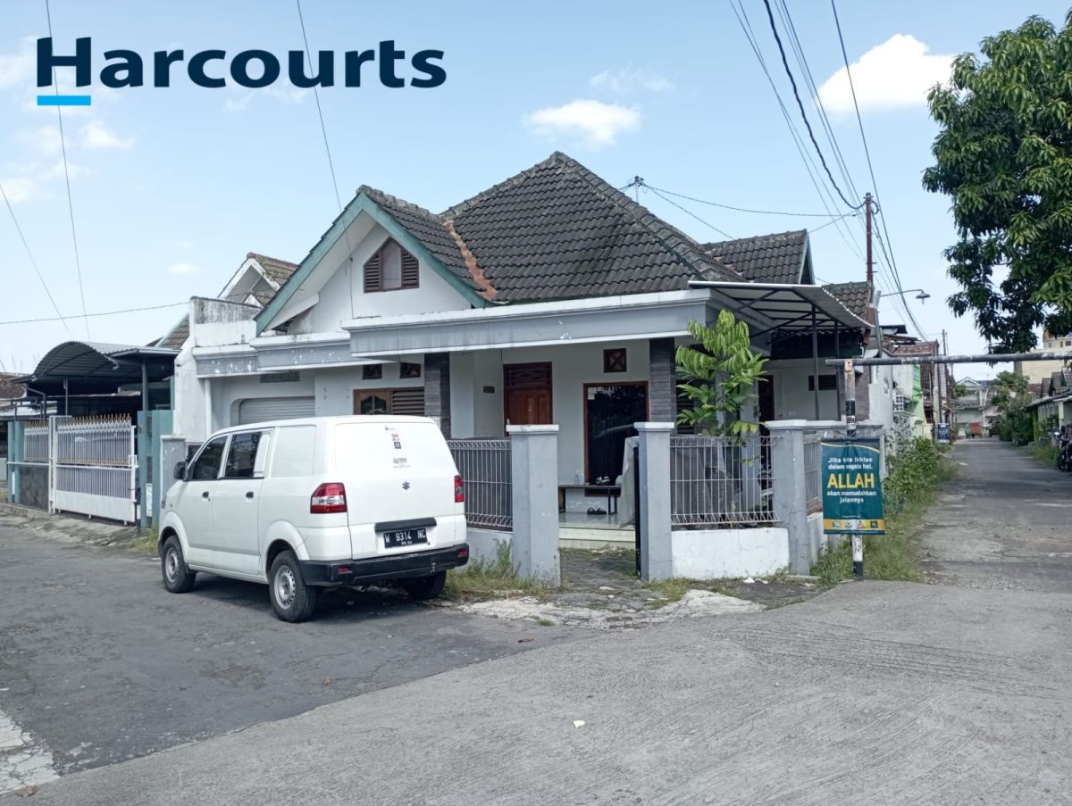 Rumah hook siap pakai cocok kantor atau rumah tinggal di purbayan Gentan Solo
