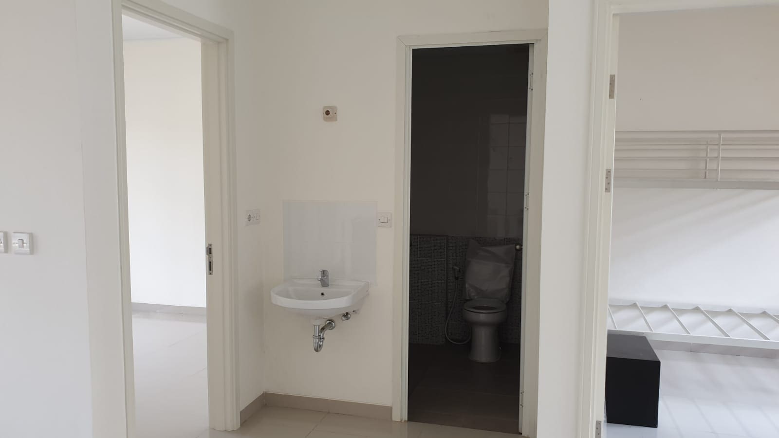 Sewa Rumah Suvarna Sutera Kondisi unfurnished di Tangerang (DI) - Foto 14