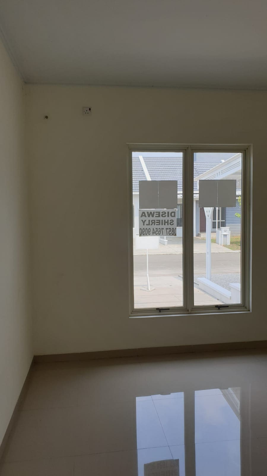 Sewa Rumah Suvarna Sutera Kondisi unfurnished di Tangerang (DI) - Foto 18