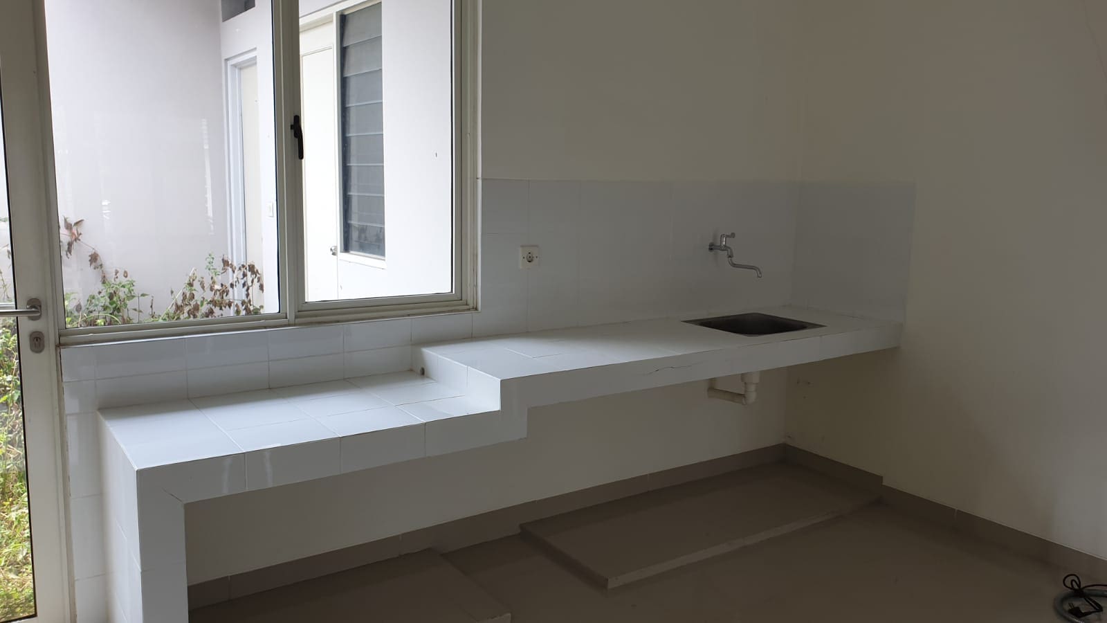 Sewa Rumah Suvarna Sutera Kondisi unfurnished di Tangerang (DI) - Foto 23