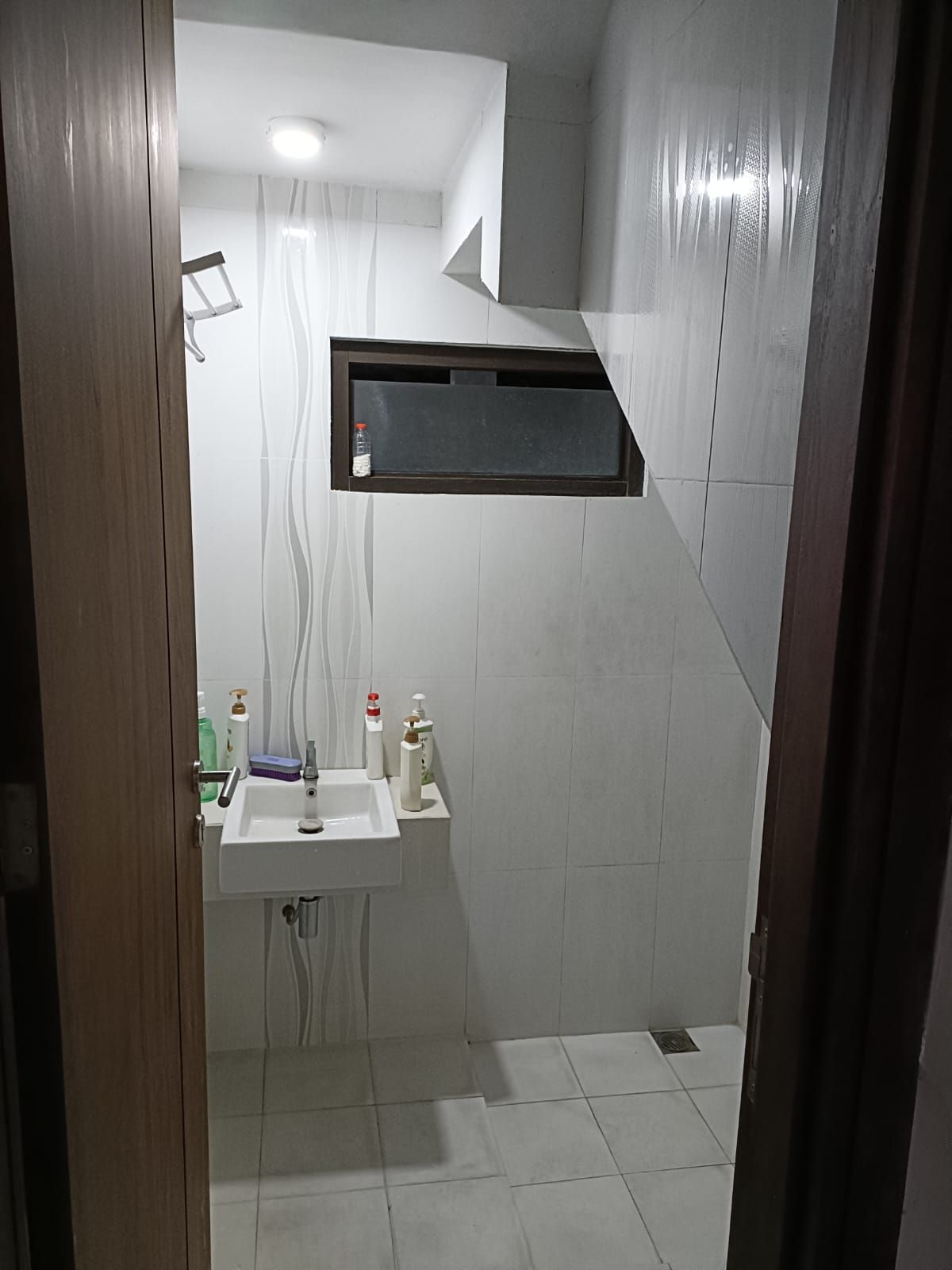 Rumah 2 lantai full furnished di kartasura solo - Foto 4
