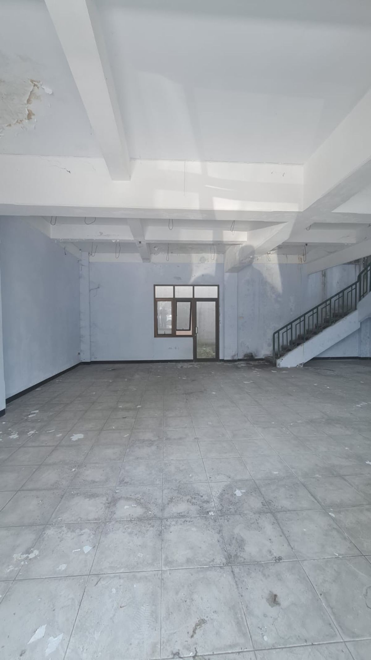 Rumah 2 lantai pusat kota solo baru - Foto 3
