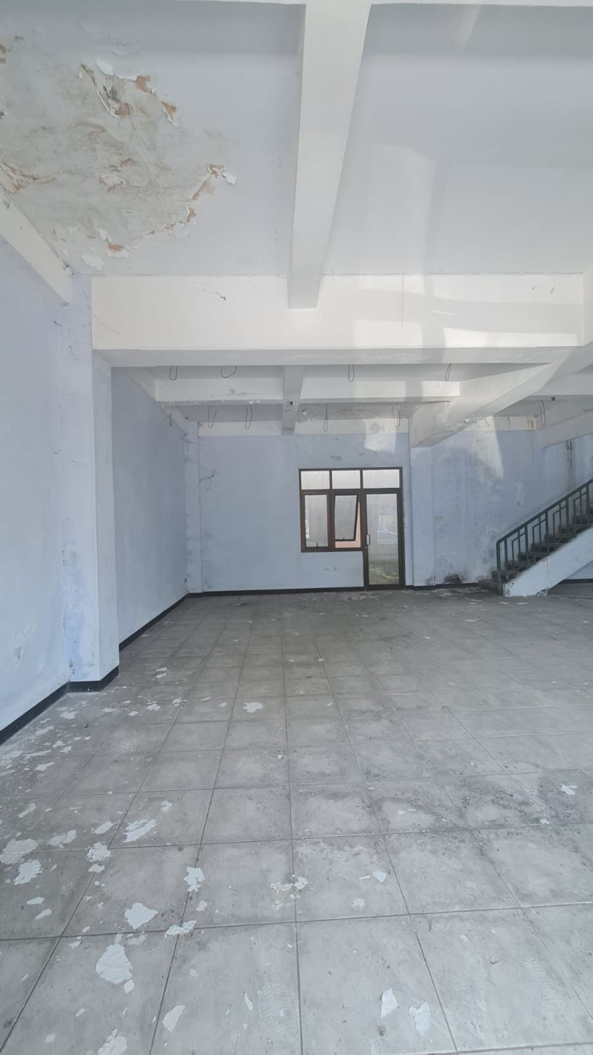 Rumah 2 lantai pusat kota solo baru - Foto 4