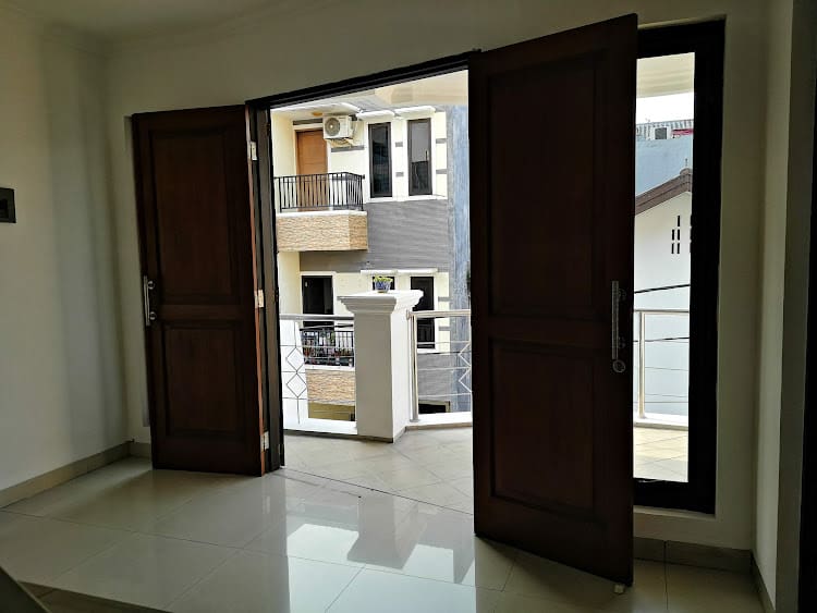 Sewa Cepat Rumah 3 lantai di Jelambar Jakarta Barat (EF) - Foto 4