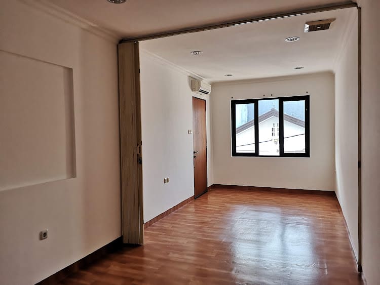 Sewa Cepat Rumah 3 lantai di Jelambar Jakarta Barat (EF) - Foto 5