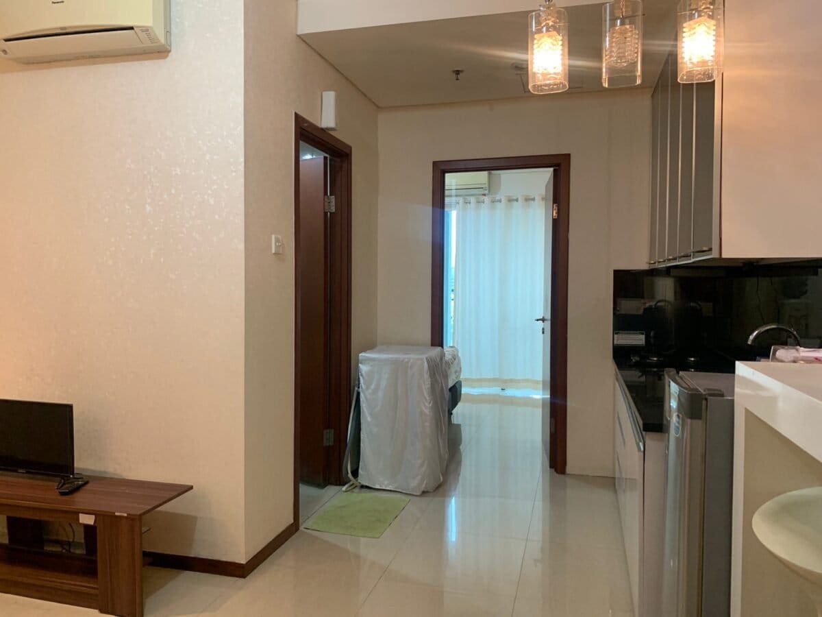 Jual Thamrin Residences Apartemen 1 BR Full Furnished Lantai Tinggi View Swimmingpool SW - Foto 2