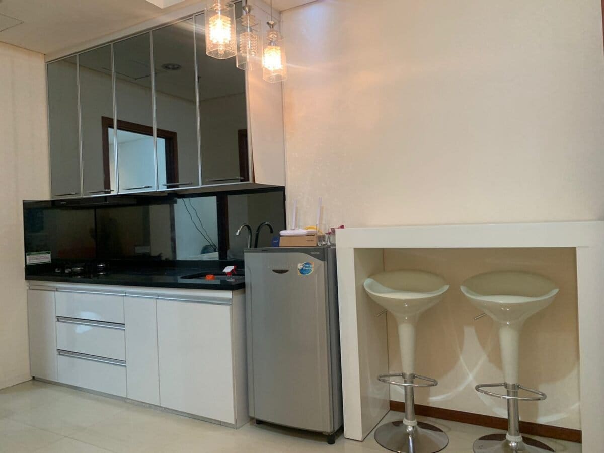 Jual Thamrin Residences Apartemen 1 BR Full Furnished Lantai Tinggi View Swimmingpool SW