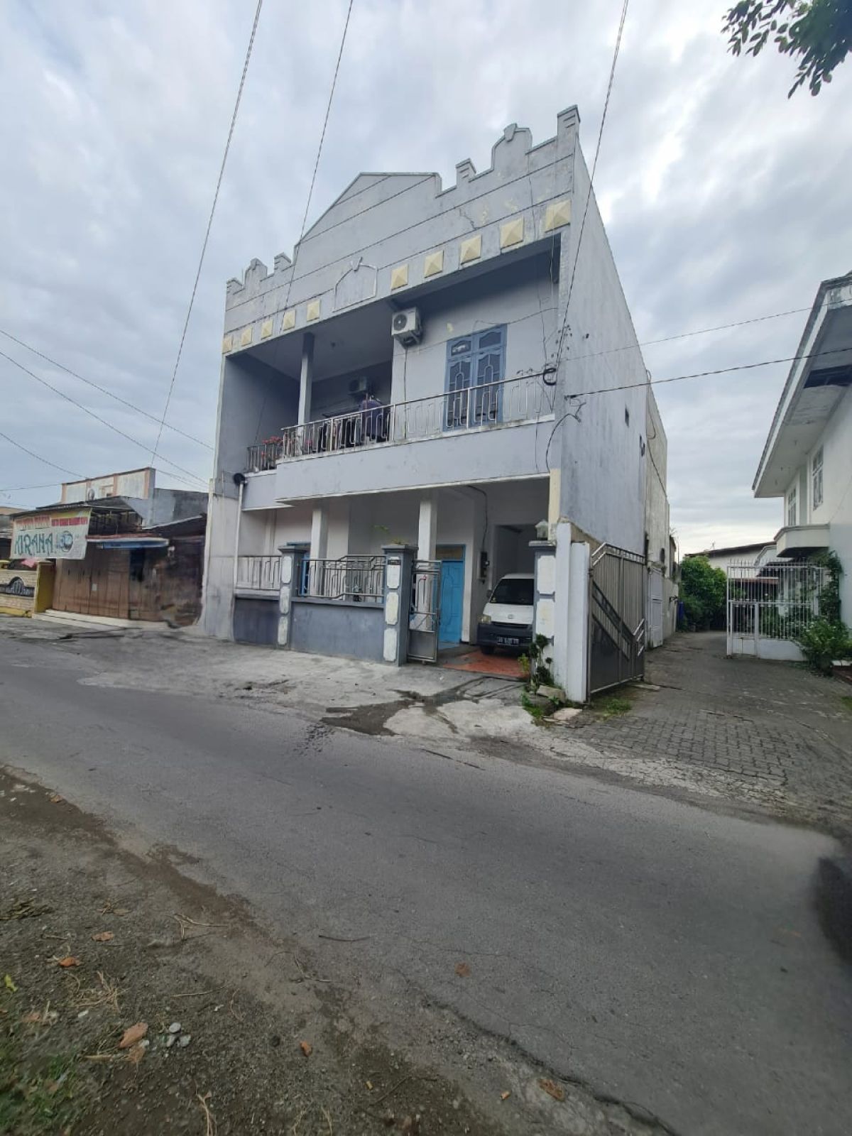 Rumah dan ruang usaha siap pakai di cemani dekat Solo kota dan Solo