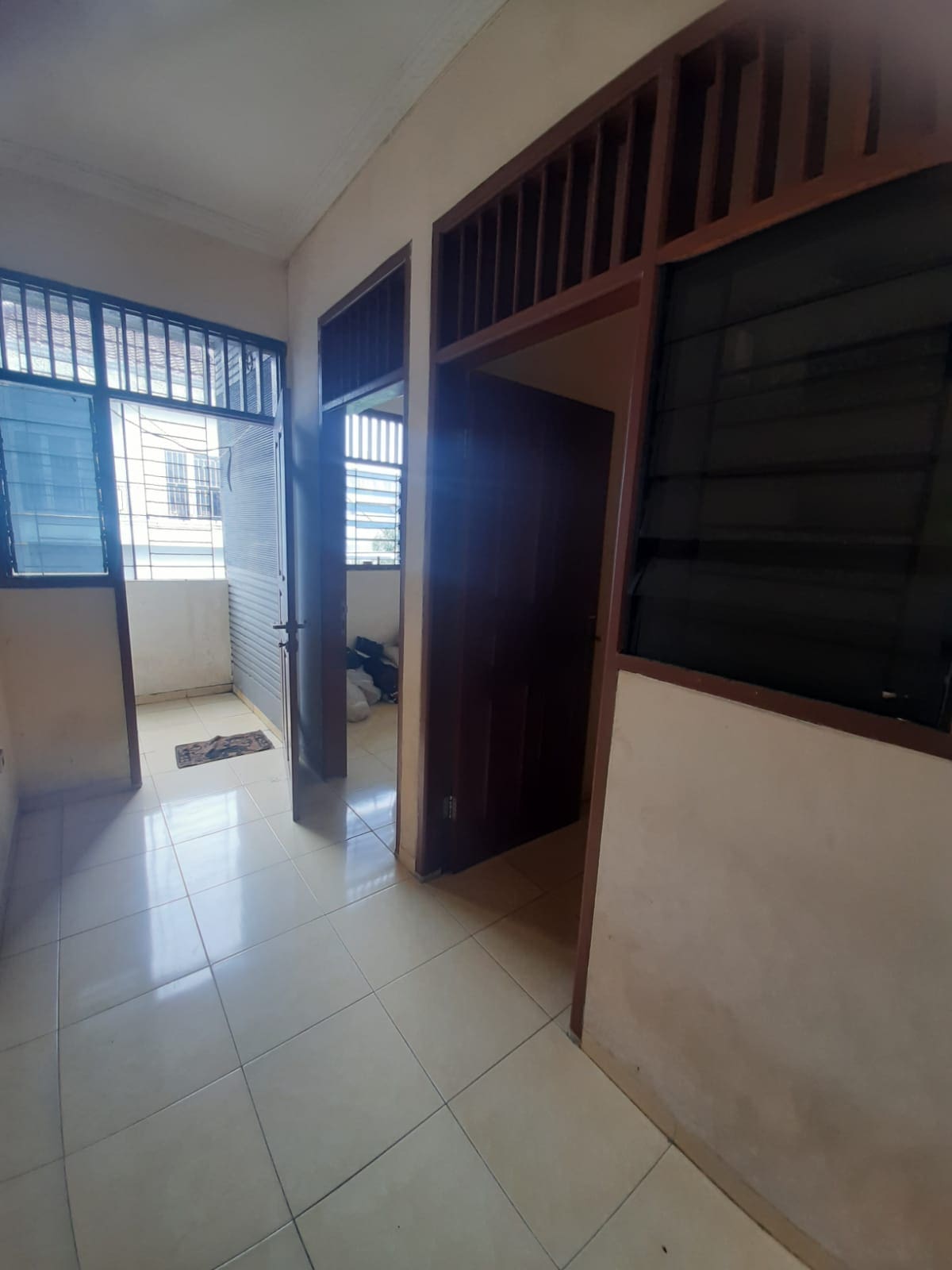Sewa Ruko 3 lantai di daerah Latumenten Grogol Jakarta Barat (EF) - Foto 6