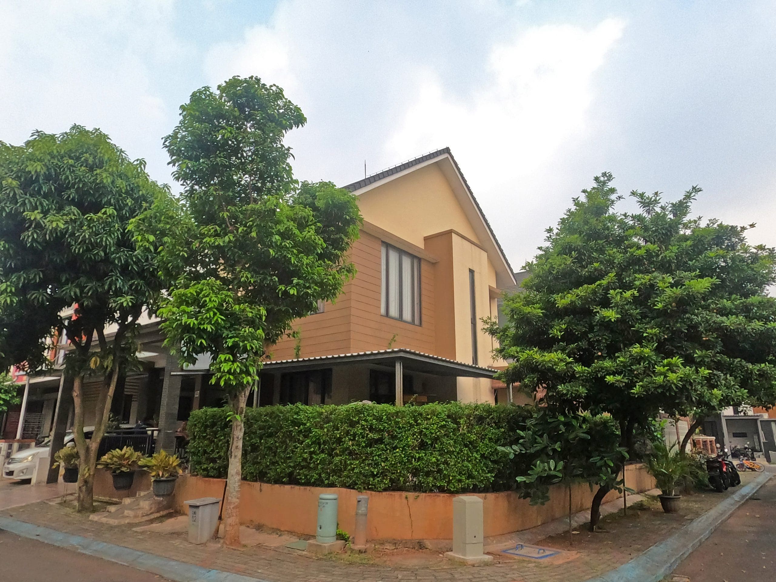 Dijual Rumah Cantik Hoek 2 lantai di Melia Grove, Graha Raya Bintaro
