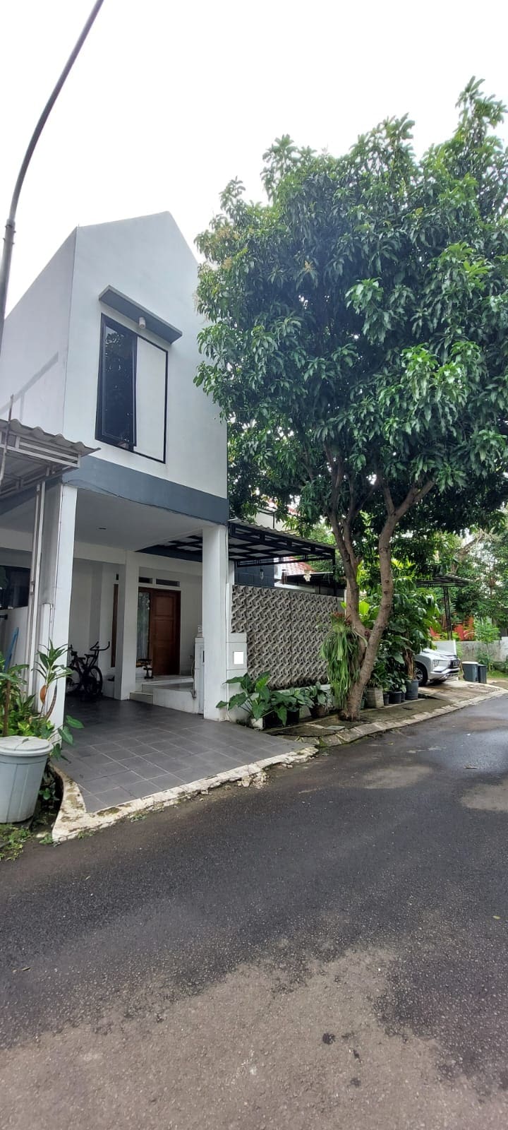 Rumah 4 Kamar Tidur Dekat Pintu Tol di Mahagoni Park Bintaro Sektor 9, Tangerang Selatan
