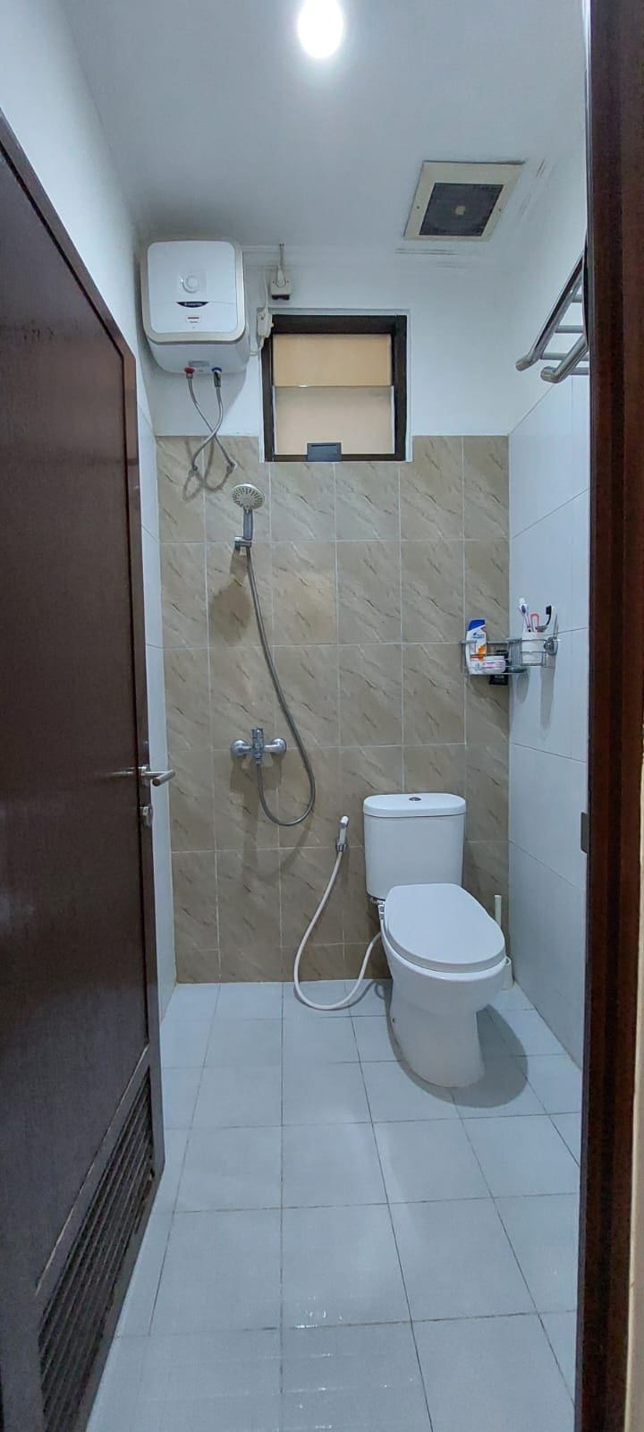 Rumah 4 Kamar Tidur Dekat Pintu Tol di Mahagoni Park Bintaro Sektor 9, Tangerang Selatan - Foto 10