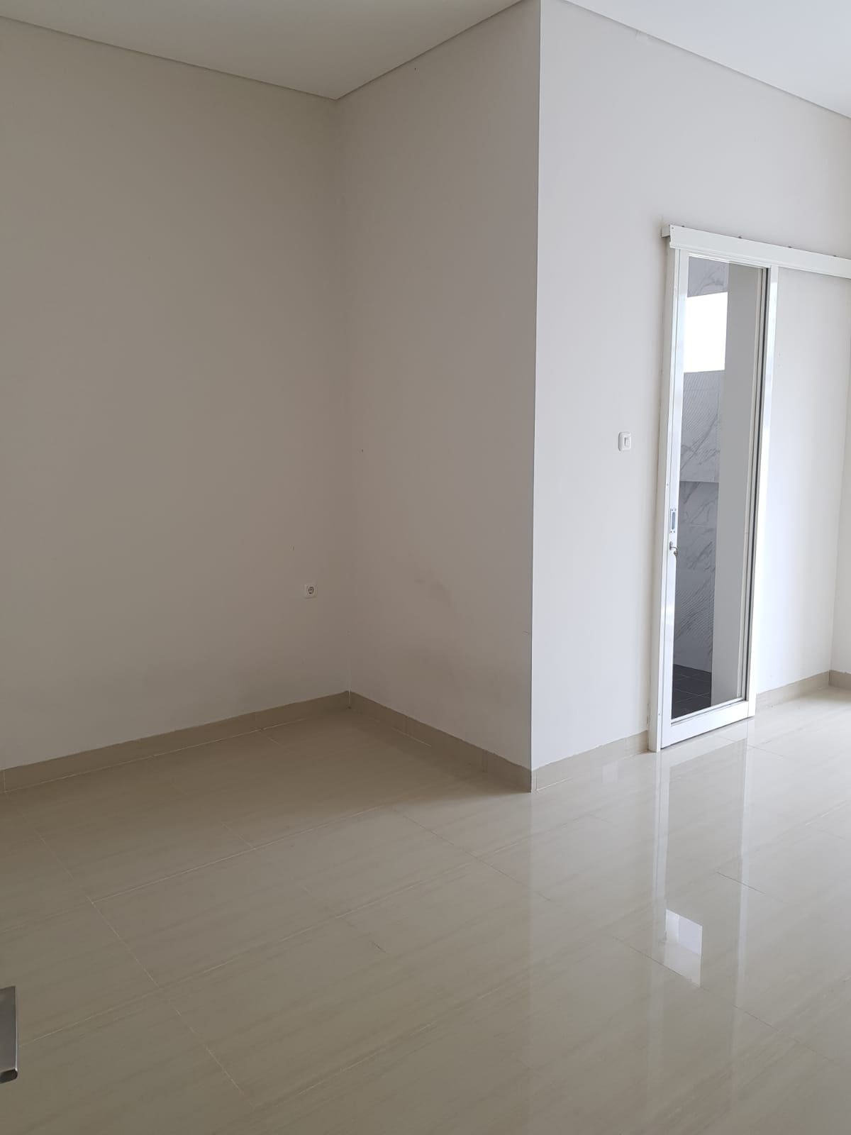 Rumah baru minimalis siap huni di solo baru - Foto 4