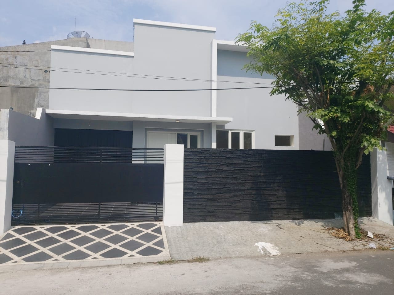 Rumah baru minimalis siap huni di solo baru