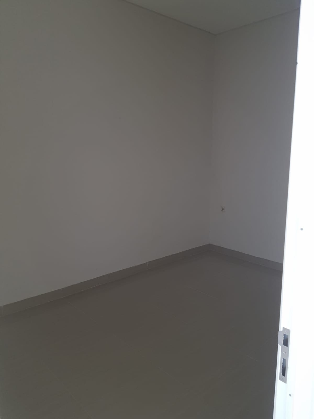 Rumah baru minimalis siap huni di solo baru - Foto 3