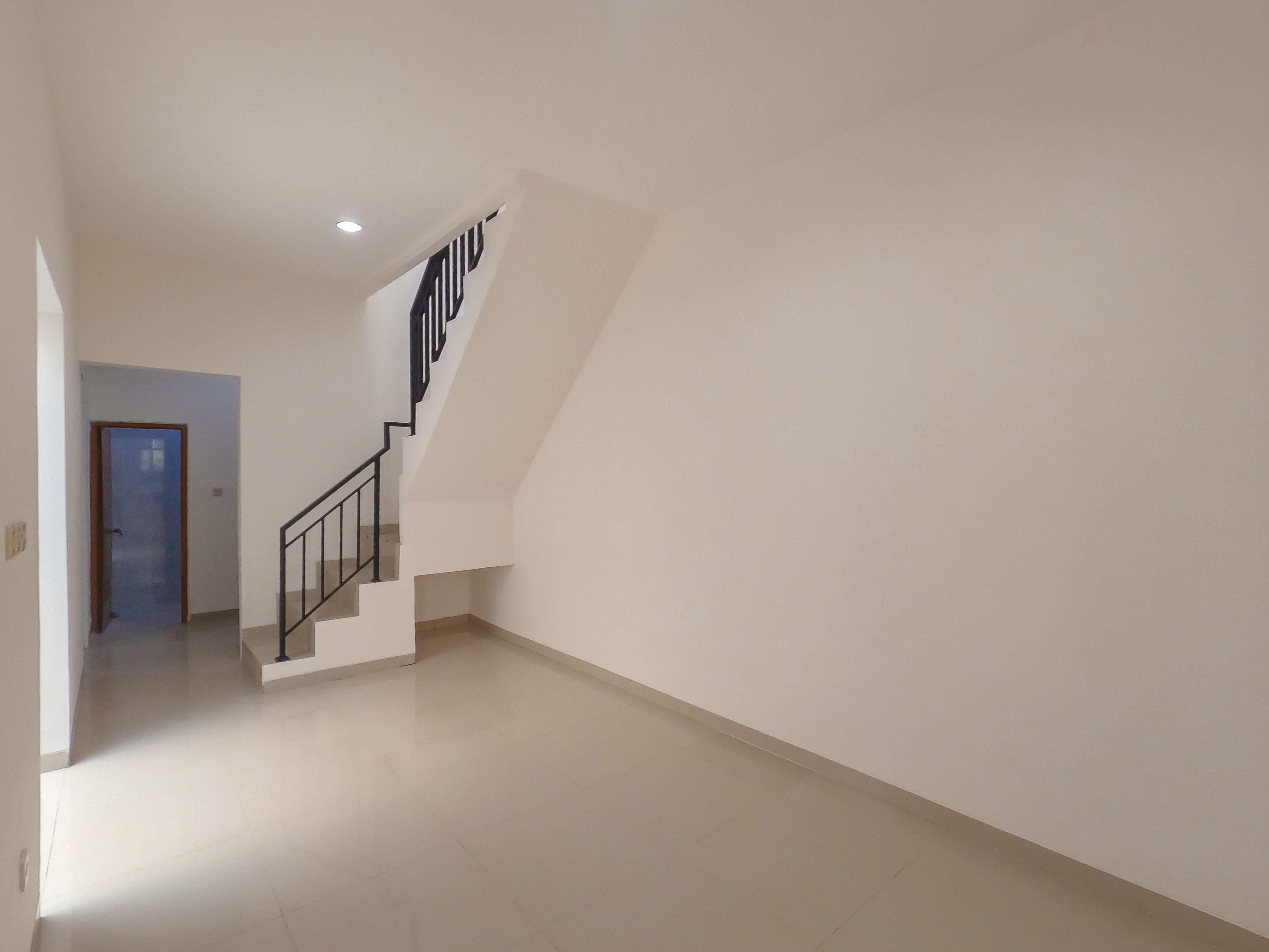 Rumah Baru Minimalis Modern 2 Lantai di Serpong - Foto 2