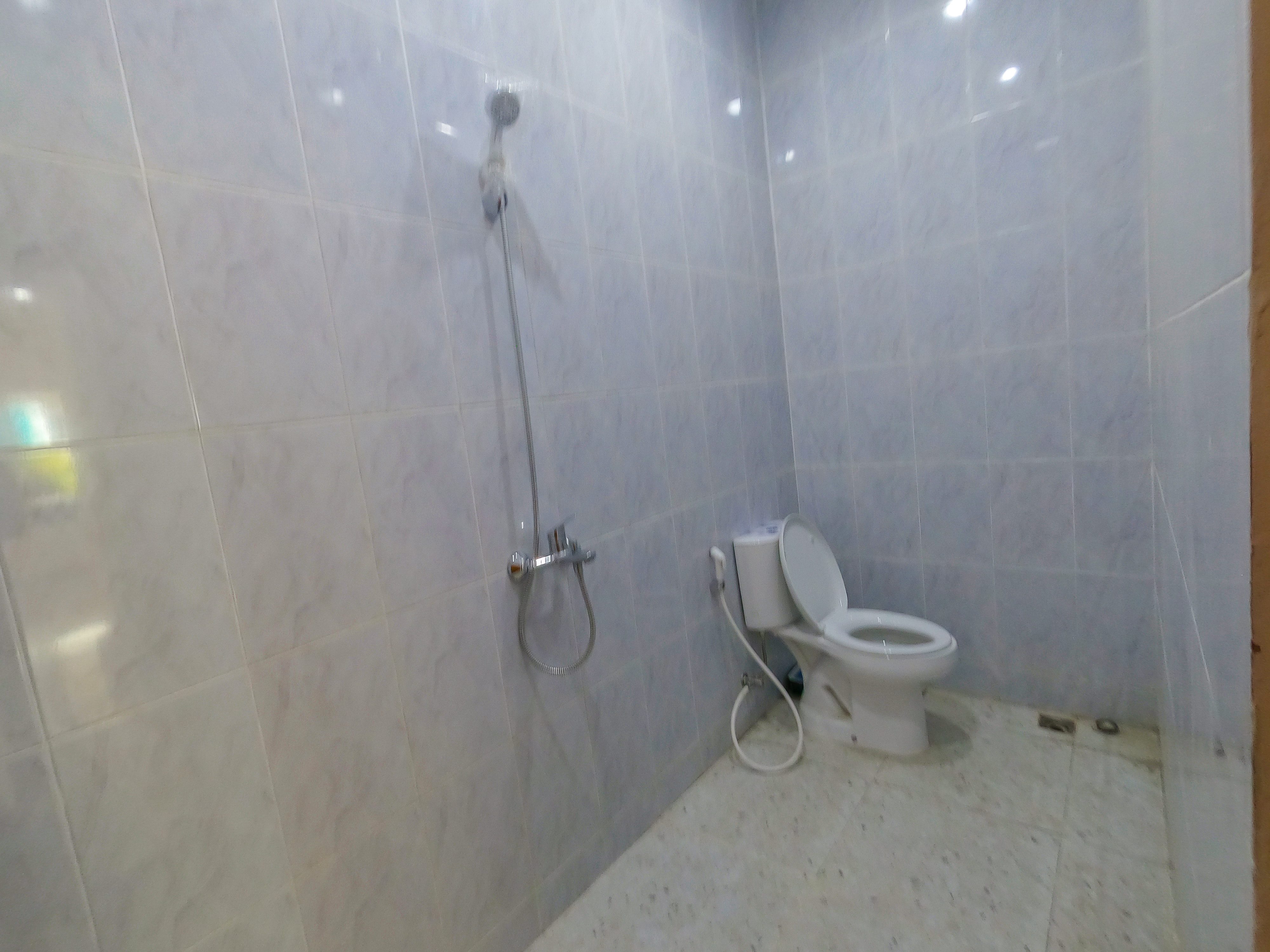 Rumah Baru Minimalis Modern 2 Lantai di Serpong - Foto 5