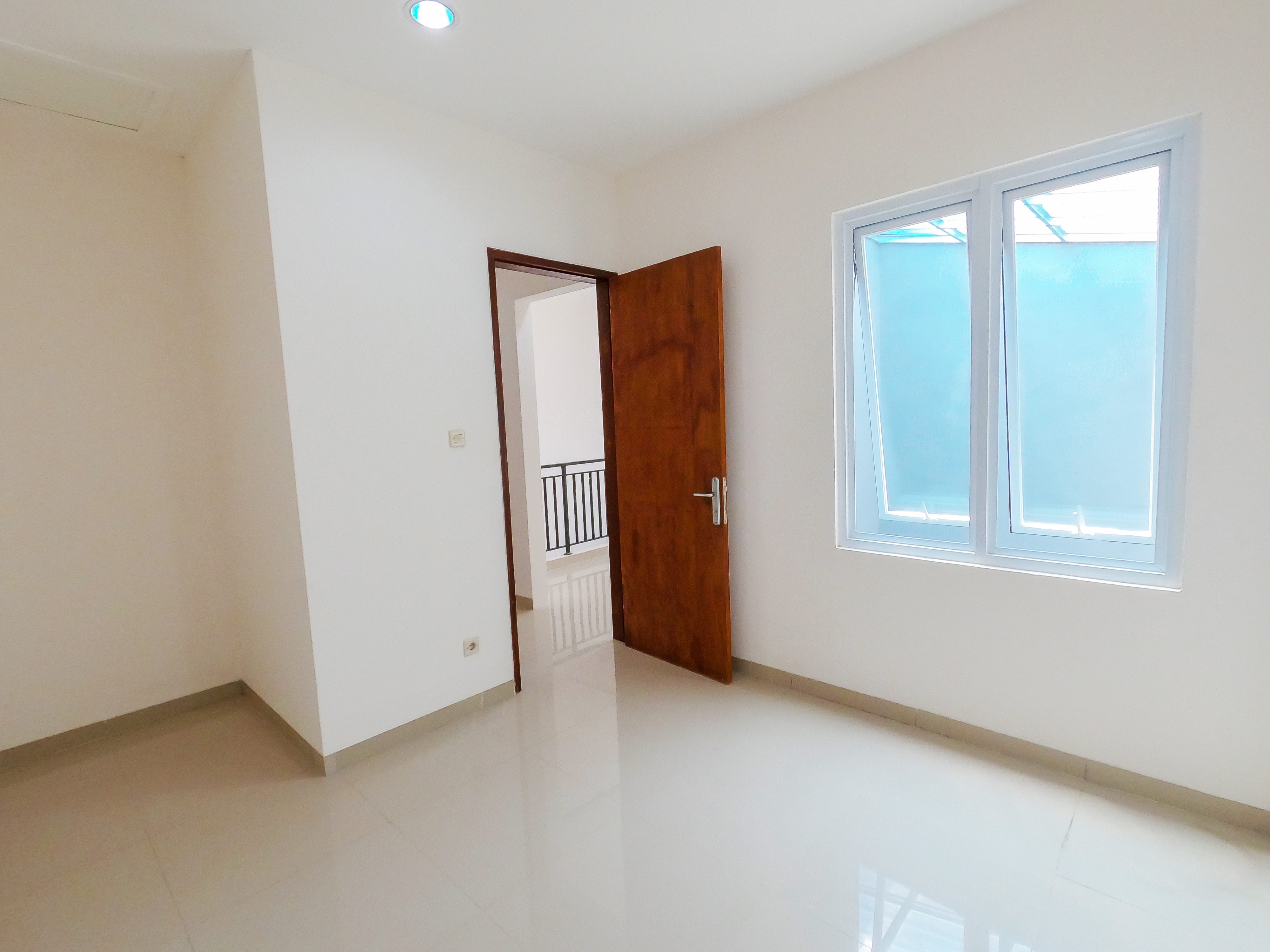 Rumah Baru Minimalis Modern 2 Lantai di Serpong - Foto 9