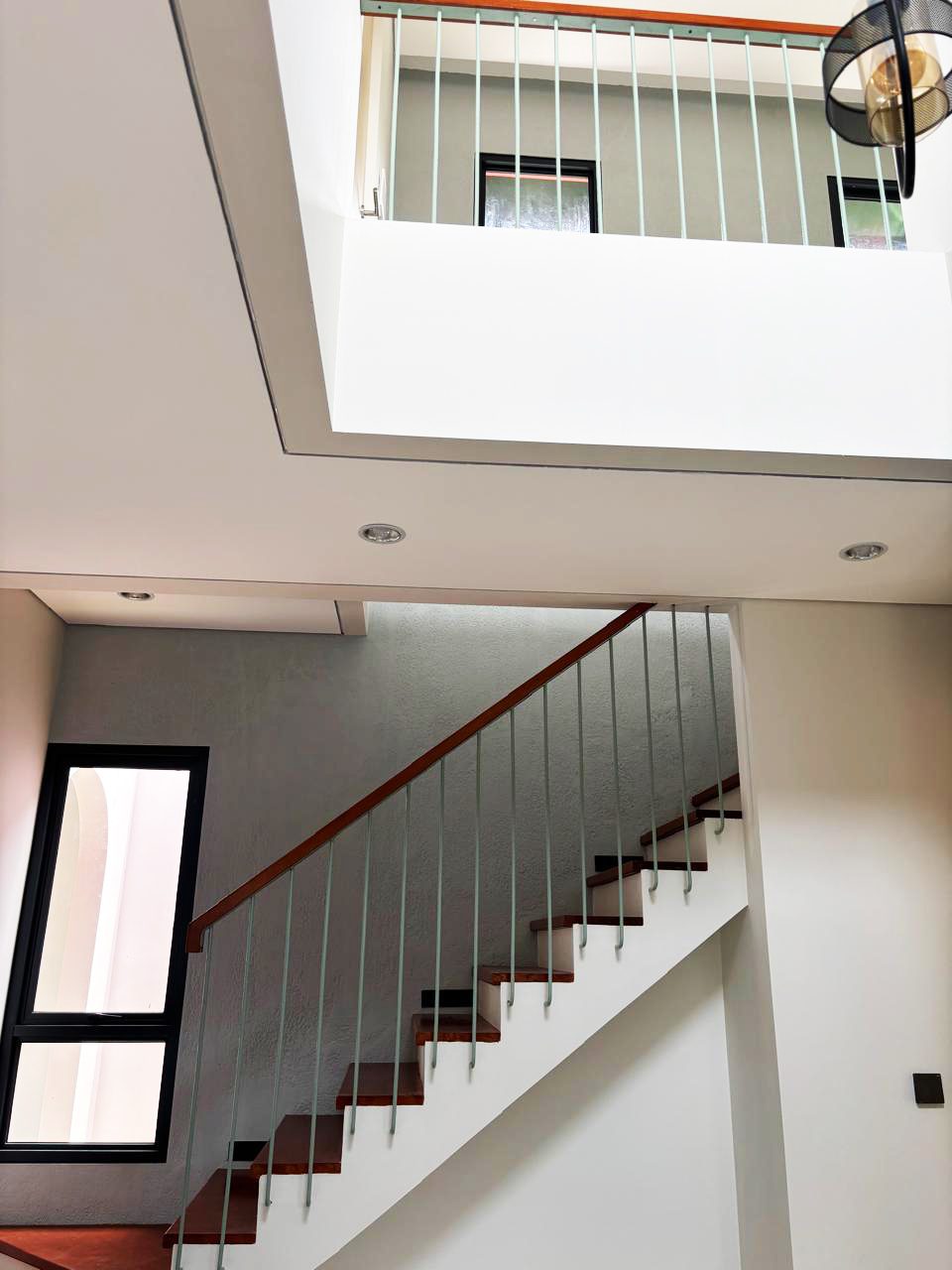 Rumah Hoek SHM Aesthetic Minimalis Siap Huni Bonus AC - Foto 6