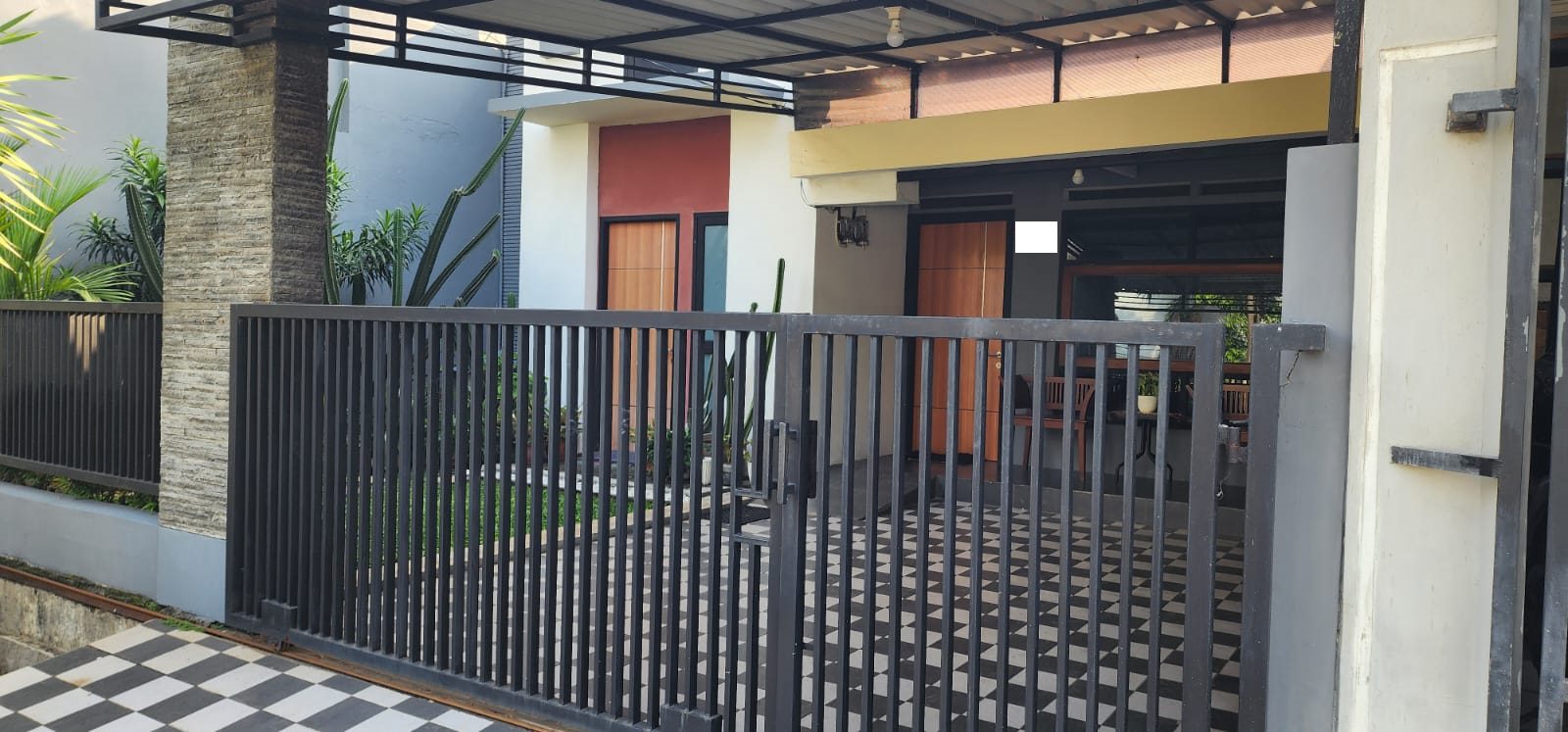 Rumah 2 Lantai Semi Furnished di Perumahan Mahkota Simprug, Tangerang - Foto 3