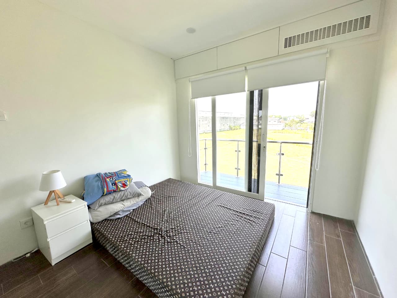 Dijual Cepat! Rumah Mewah Style American Modern Semi Furnish Dekat Palur Plaza &amp; Kampus