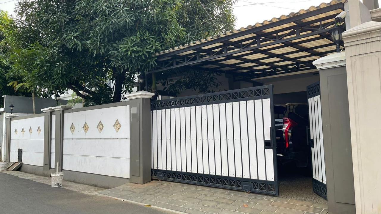 Dijual Hunian Modern dengan Kolam Renang Pribadi di Mampang, Jakarta Selatan
