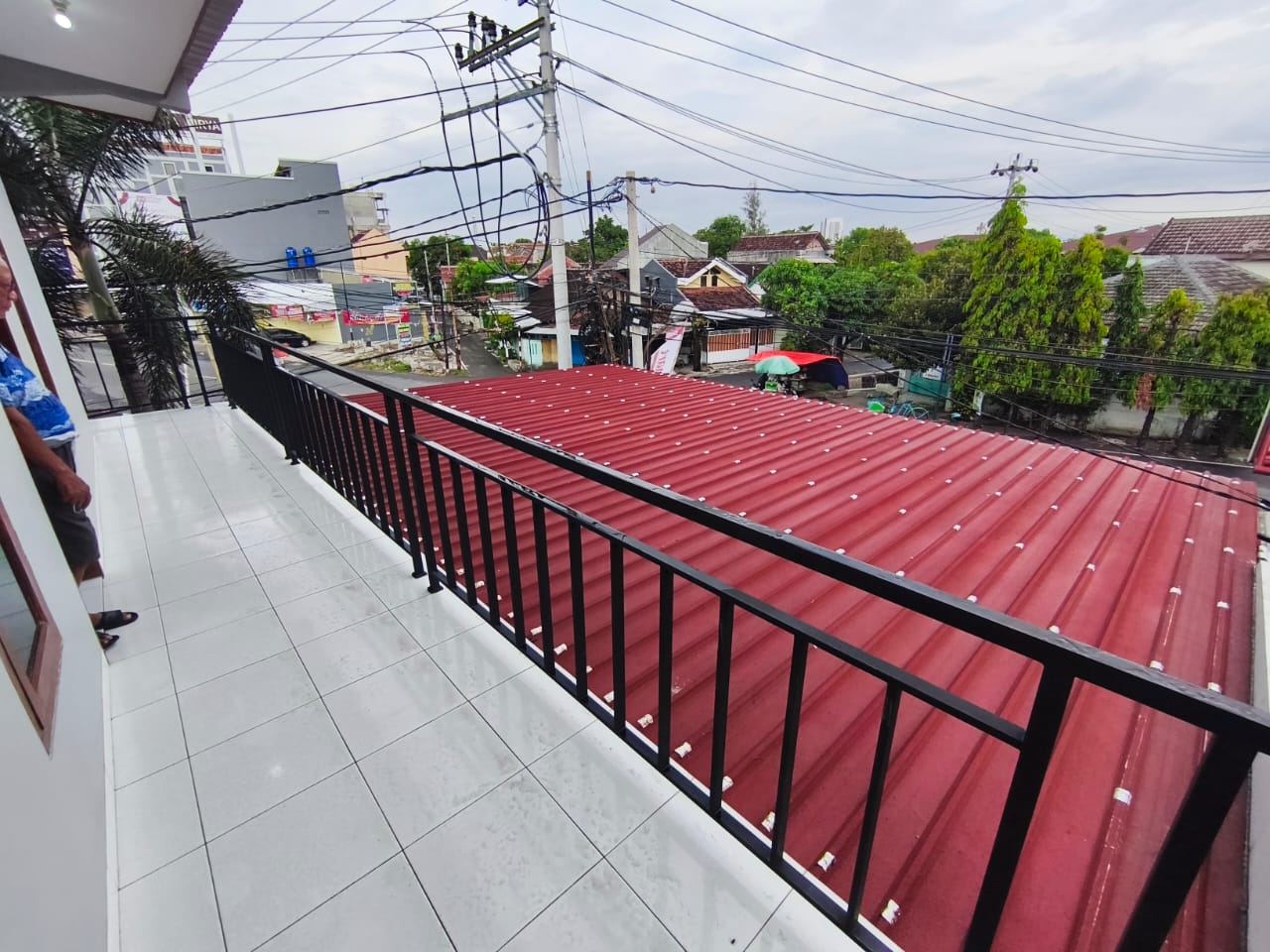 Disewakan Ruko 2 Lantai Lokasi Strategis Di Pinggir Jalan Raya, Posisi Hook Luas Cocok Untuk Ruang Usaha. - Foto 3