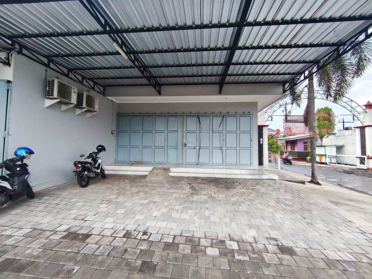 Disewakan Ruko 2 Lantai Lokasi Strategis Di Pinggir Jalan Raya, Posisi Hook Luas Cocok Untuk Ruang Usaha. - Foto 9