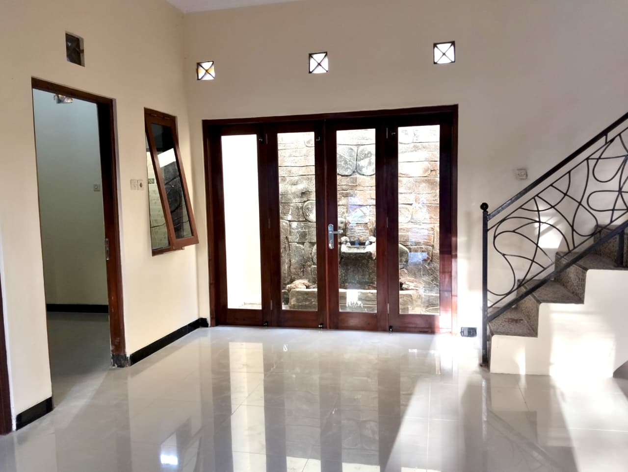 Dijual Rumah Bagus 2 Lantai. Lokasi Strategis Dekat Luwes Kartasura, Spbu, Kuliner, Hotel, dll. - Foto 13