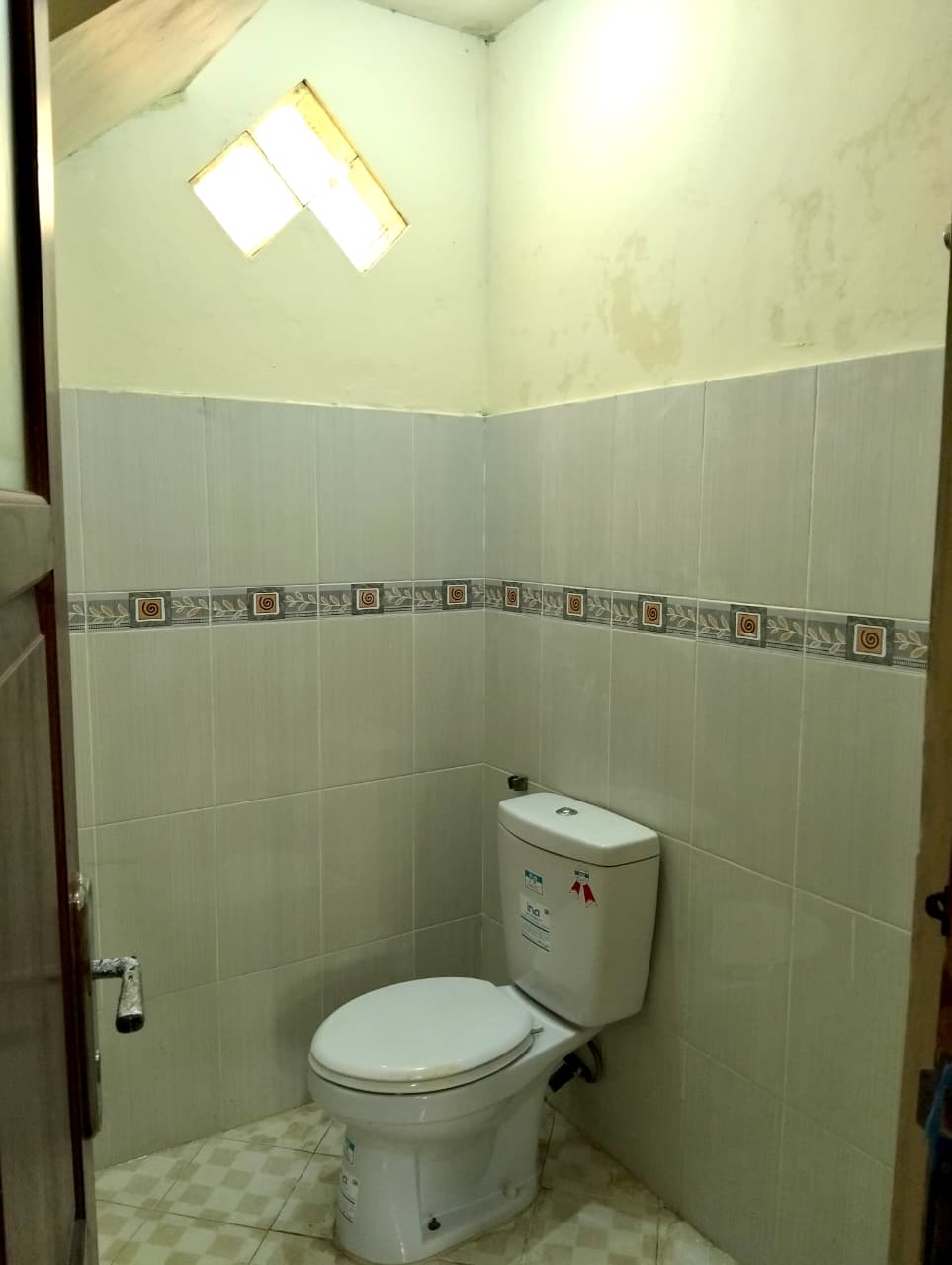 Dijual Rumah Bagus 2 Lantai. Lokasi Strategis Dekat Luwes Kartasura, Spbu, Kuliner, Hotel, dll.