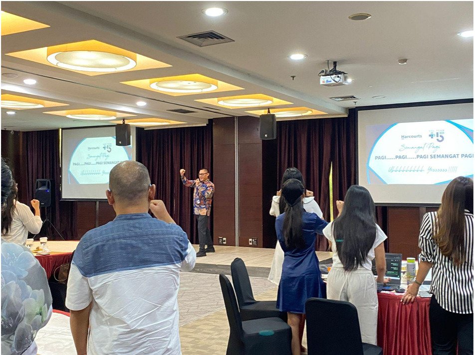Kolaborasi Strategis Harcourts Indonesia Academy dengan President Development Center (PDC) Pertajam Skill Negosiasi untuk Tim Penjualan JABABEKA